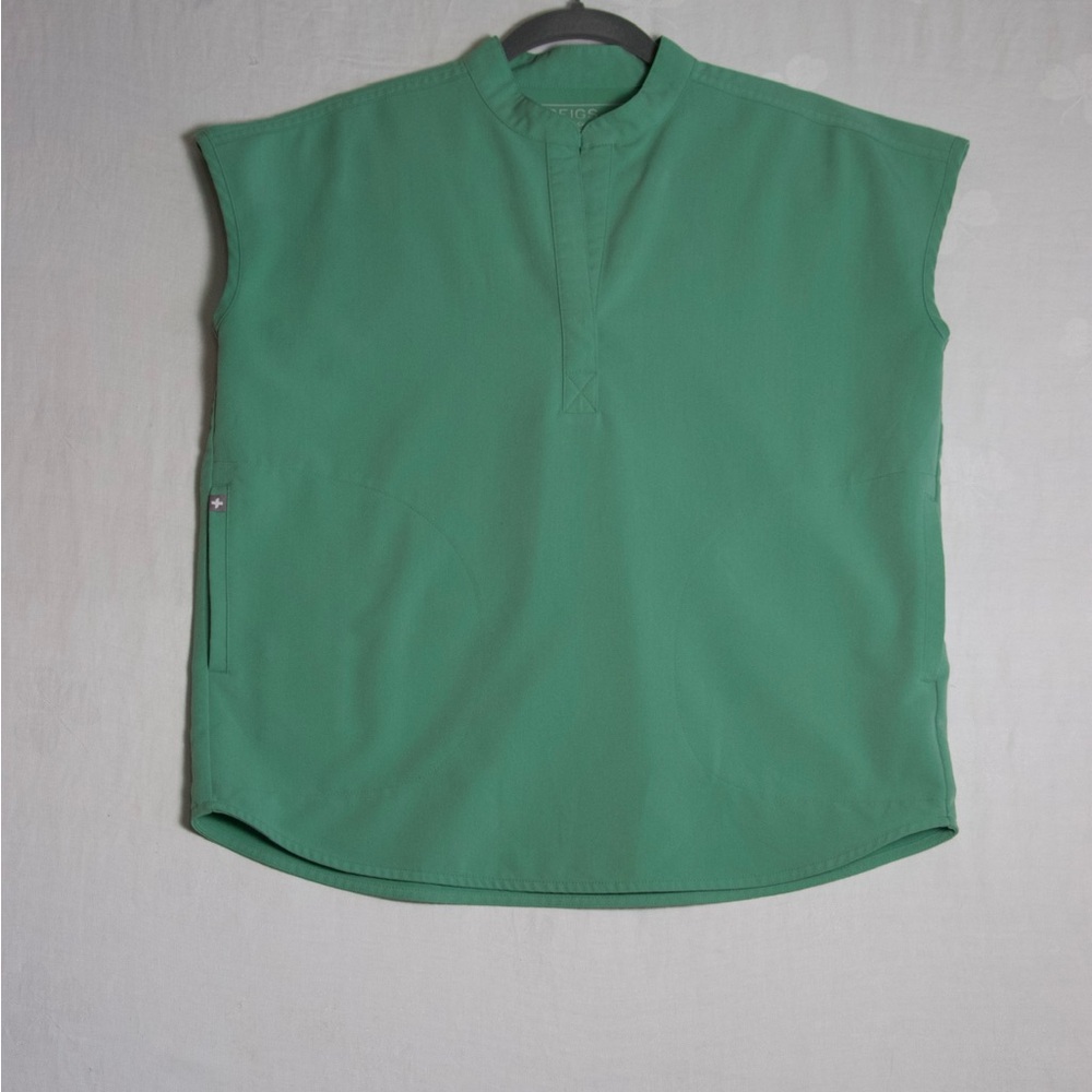 Figs Men's Green Scrub Top